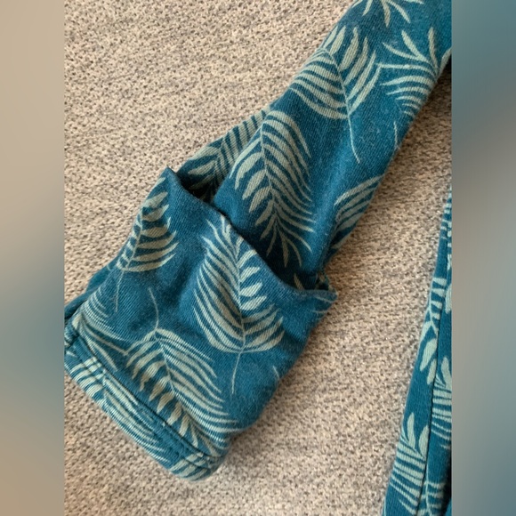 Newborn knot gown green feathers baby boy girl sleep outfit with matching hat - Picture 4 of 6